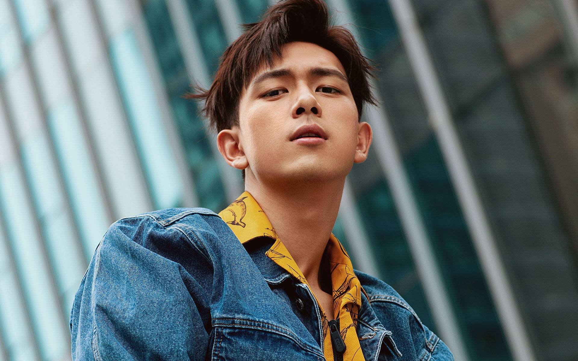 im体育官网首页-足球球迷为支持球队举行特别活动，聚集人气，足球球迷会风雨无阻地去观看他所支持的球队比赛