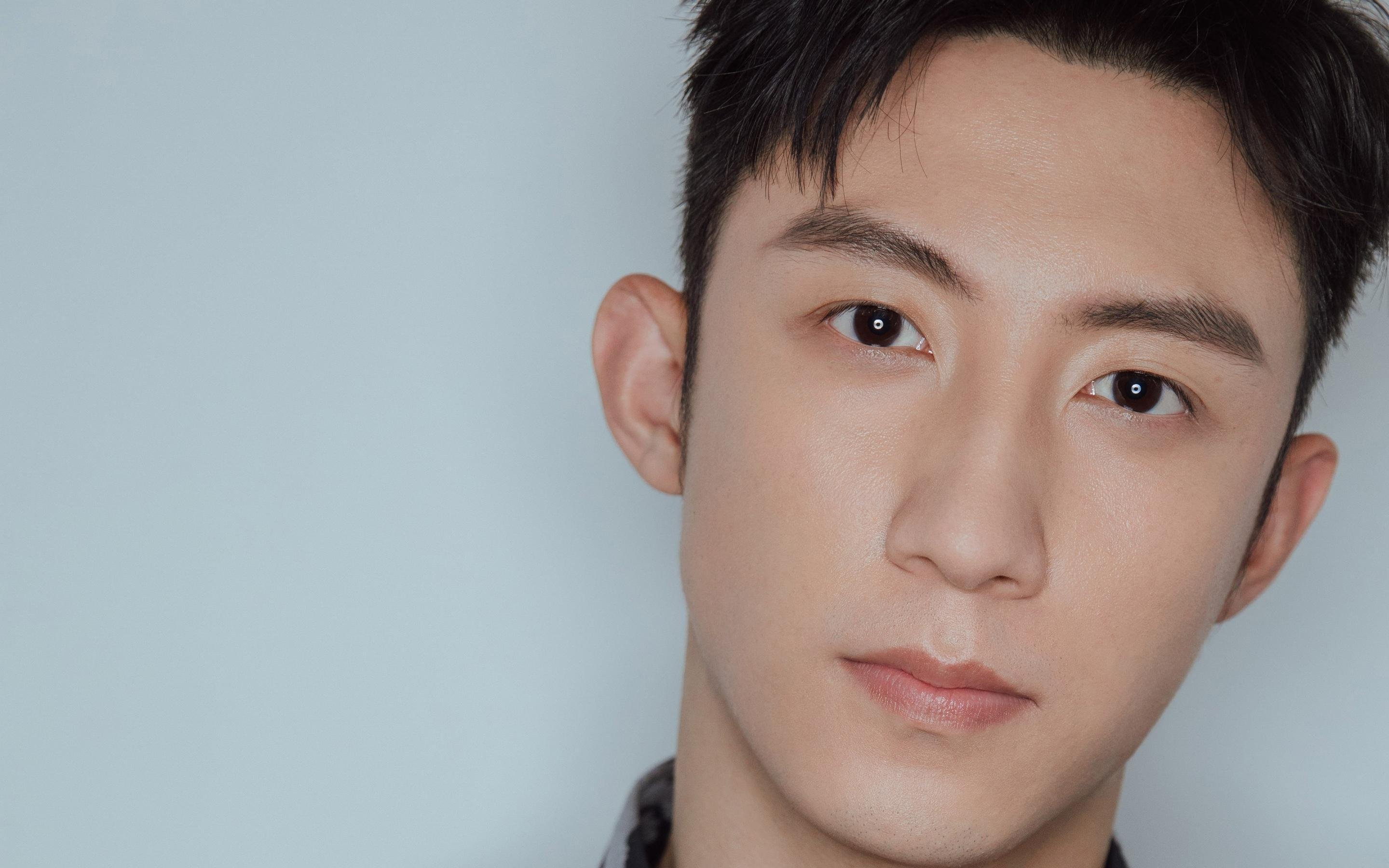 阿森纳门将莱诺多次神勇扑救,保住球门不失,阿森纳5_2莱斯特城